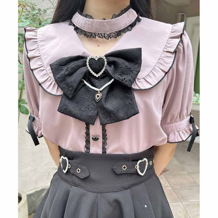 パールチェーンリボンブローチ付ブラウス[品番：RJTW0002436