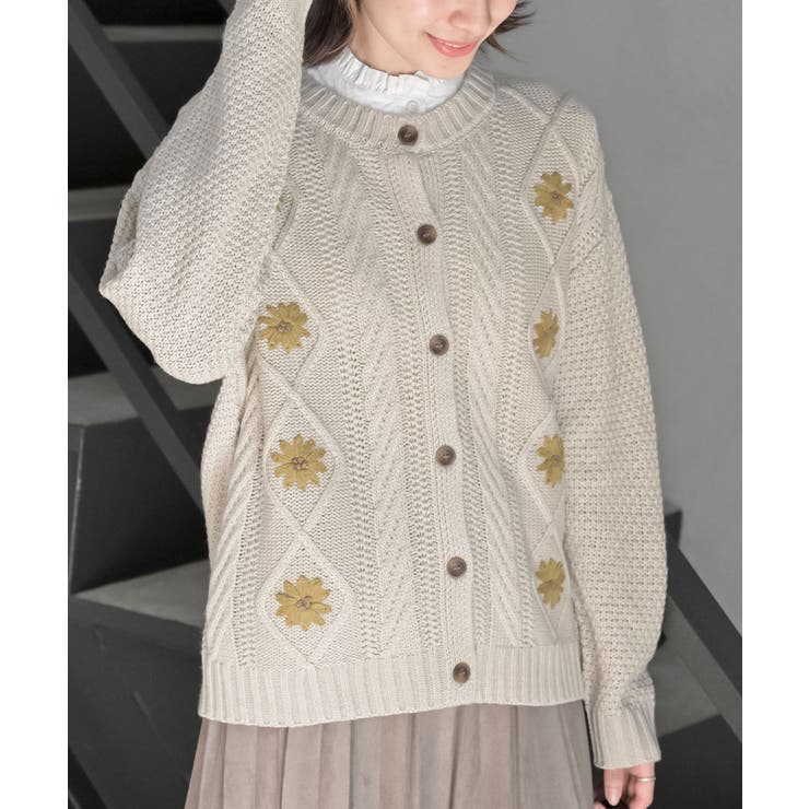 フラワー刺繍クルーネックケーブルニットカーディガン[品番