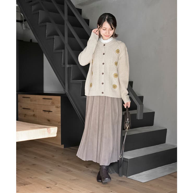 フラワー刺繍クルーネックケーブルニットカーディガン[品番