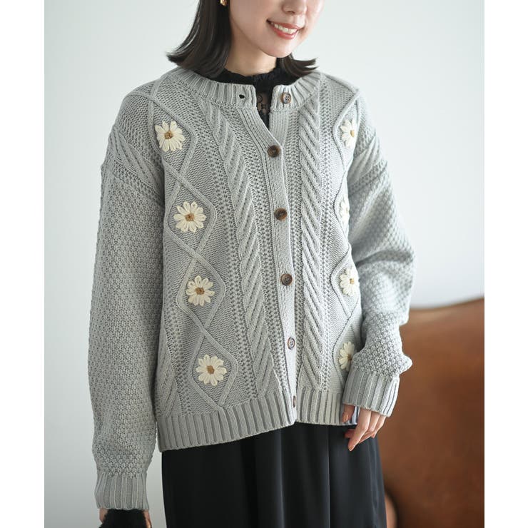 フラワー刺繍クルーネックケーブルニットカーディガン[品番