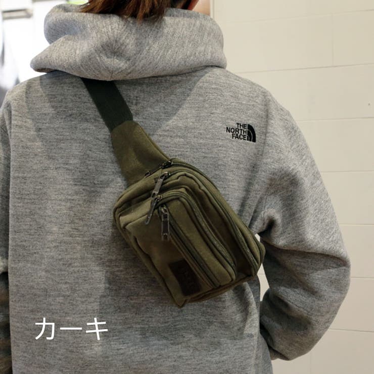 カーキ