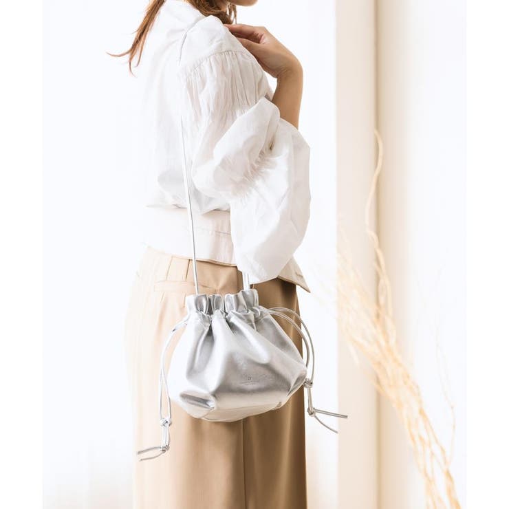 シルバー | レザーシンプル巾着バッグ | Samantha Thavasa Petit Choice