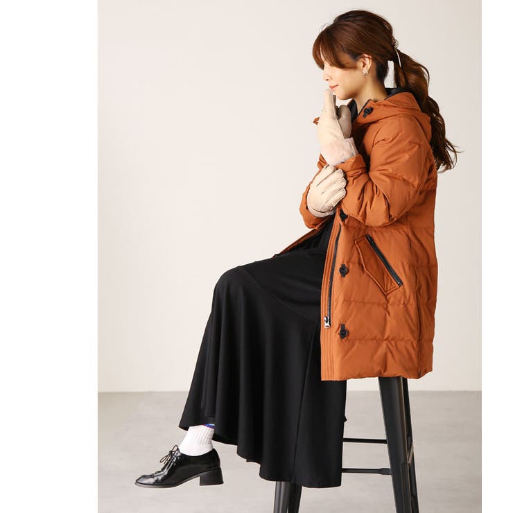 ×字のステッチデザインが可愛らしいムートン手袋