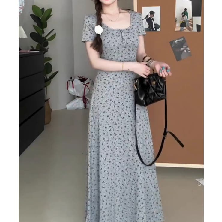 グレー