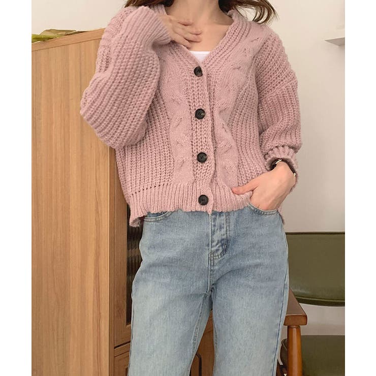 ロマンチックな雰囲気とゆったり感を満たしたケーブルニット