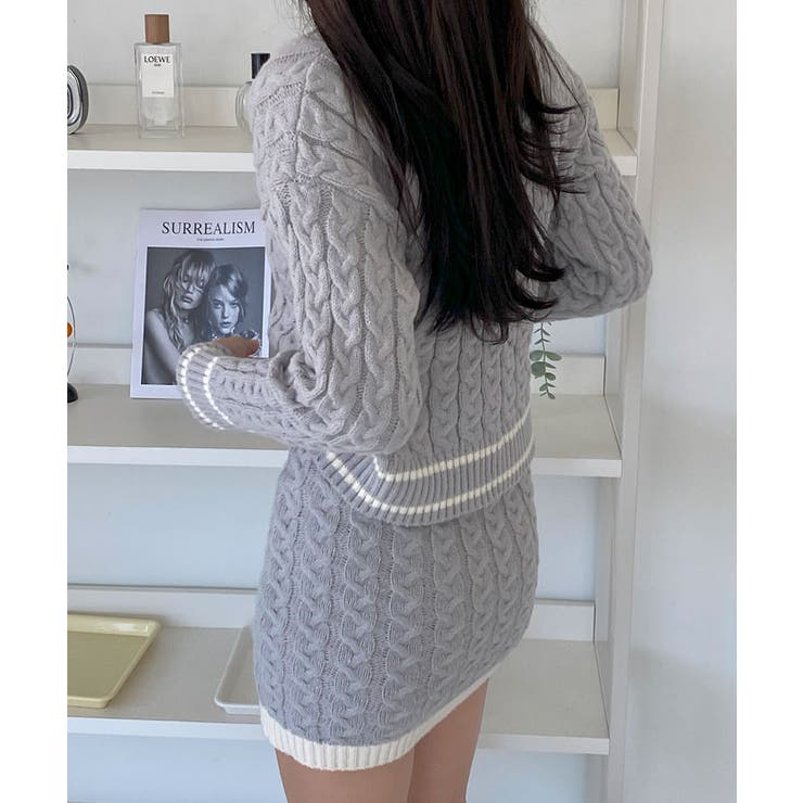 Vネック長袖配色ニット+ミニスカートセットアップ ケーブルVネック