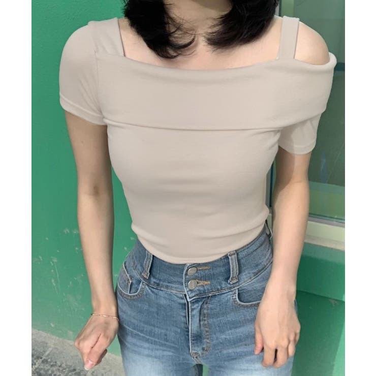 ベージュ