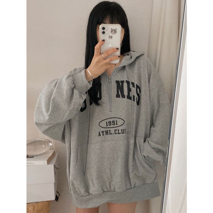 グレー