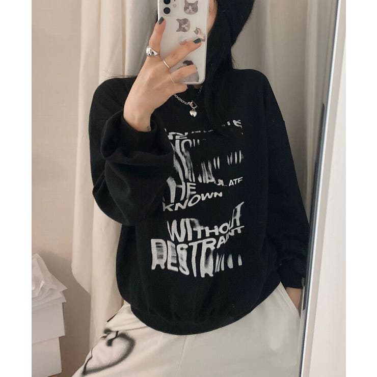 ブラック | 厚み感が薄く半袖とレイヤードして楽しんでもいいクルーネックトレーナー トップス | VIVID LADY