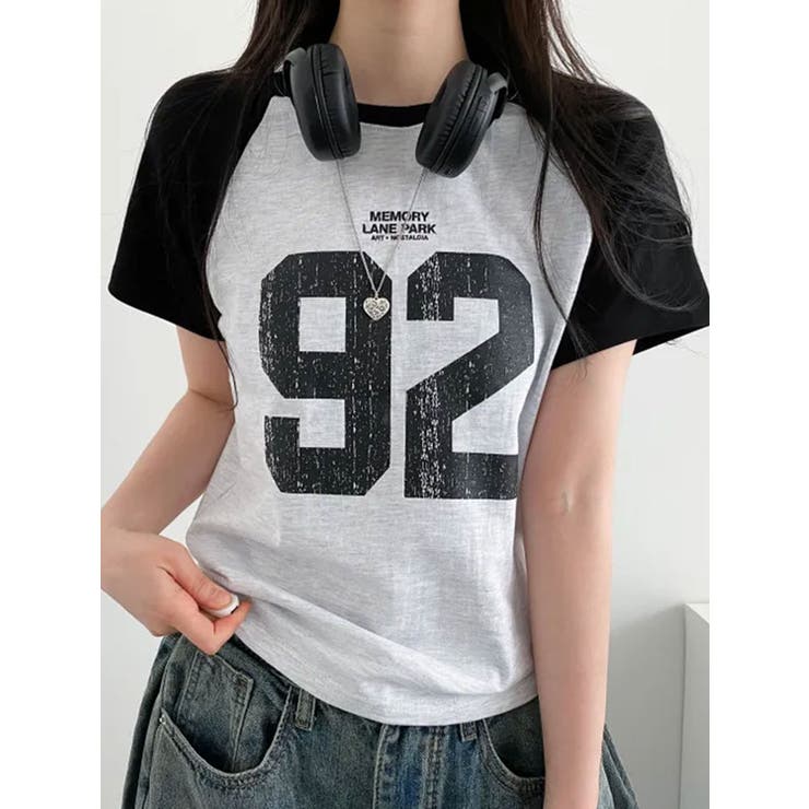 XLARGE エアブラシ風プリント 半袖Ｔシャツ デニムと相性抜群◎ ナンバリングプリント ラグラン半袖Tシャツ[品番：KH000015643