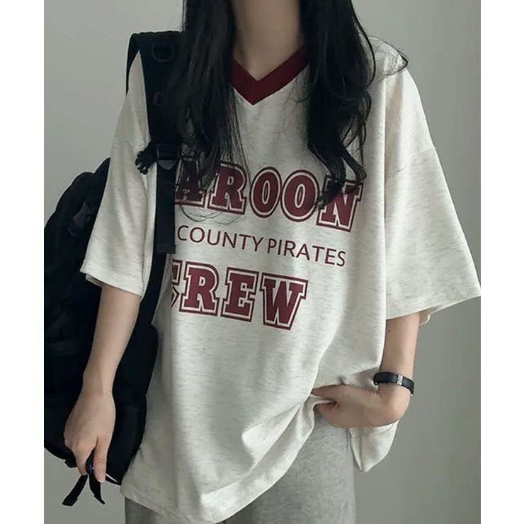 ライトベージュ | カレッジロゴ Vネック オーバーサイズ 半袖Tシャツ | VIVID LADY