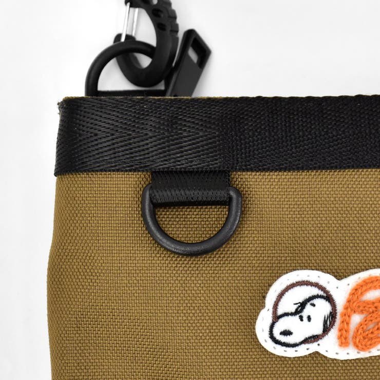 スヌーピー サコッシュ ショルダーバッグ スクエア 斜めがけ 撥水 軽量 小さめ 2way ロゴ 刺繍 黒 サスティナブル 大人 レディース 女子 女の子 男の子 男女兼用 高校生 中学生 小学生 旅行 ポシェット お出かけ かわいい キャラクター グッズ