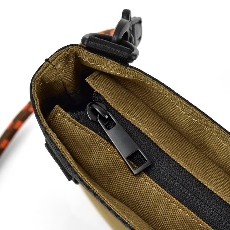 スヌーピー サコッシュ ショルダーバッグ スクエア 斜めがけ 撥水 軽量 小さめ 2way ロゴ 刺繍 黒 サスティナブル 大人 レディース 女子 女の子 男の子 男女兼用 高校生 中学生 小学生 旅行 ポシェット お出かけ かわいい キャラクター グッズ