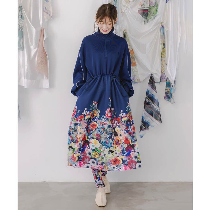 花柄に隠れ黒ネコ柄 ハーフジップジャージワンピース | ScoLar | 詳細画像2 