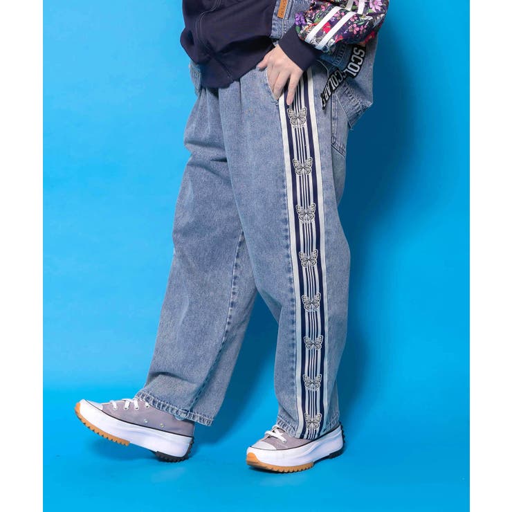 ブルー | 蝶ラインテープ付きデニムパンツ | ScoLar