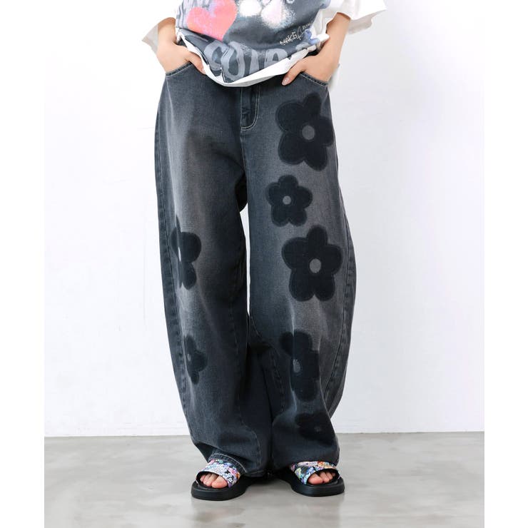 ブラック | フラワー柄 ブリーチ加工デニムパンツ | ScoLar