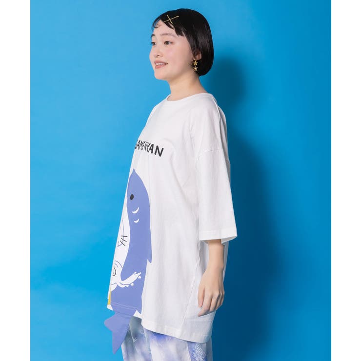 しっぽ飛び出しサメニャン柄Tシャツ | ScoLar | 詳細画像2 