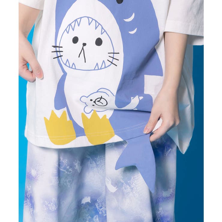 しっぽ飛び出しサメニャン柄Tシャツ | ScoLar | 詳細画像7 