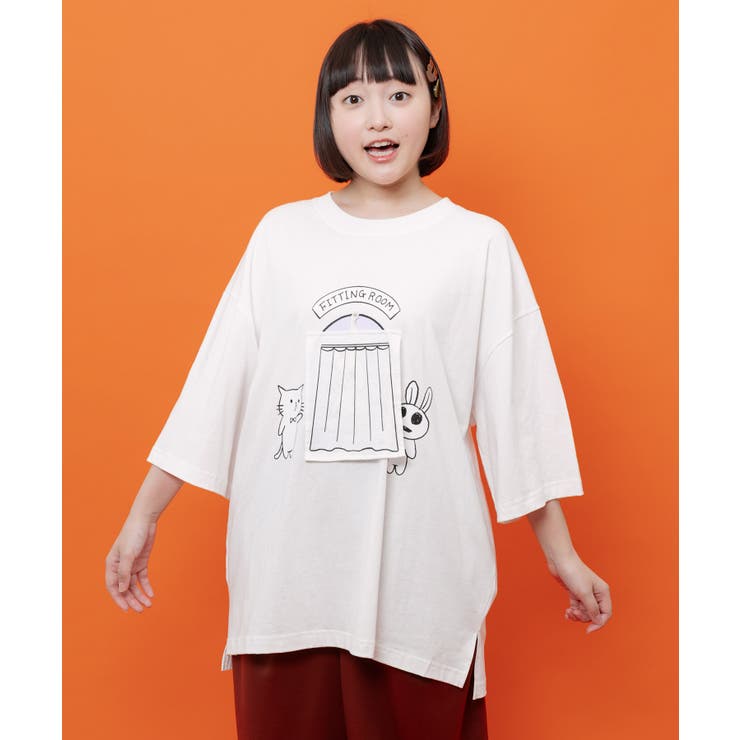 オフホワイト | 試着室の秘密 お着替え中クマ柄Tシャツ | ScoLar