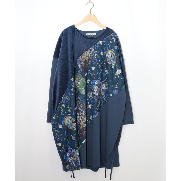 ネイビー | ネコと花の天の川柄 ドロストワンピース | ScoLar