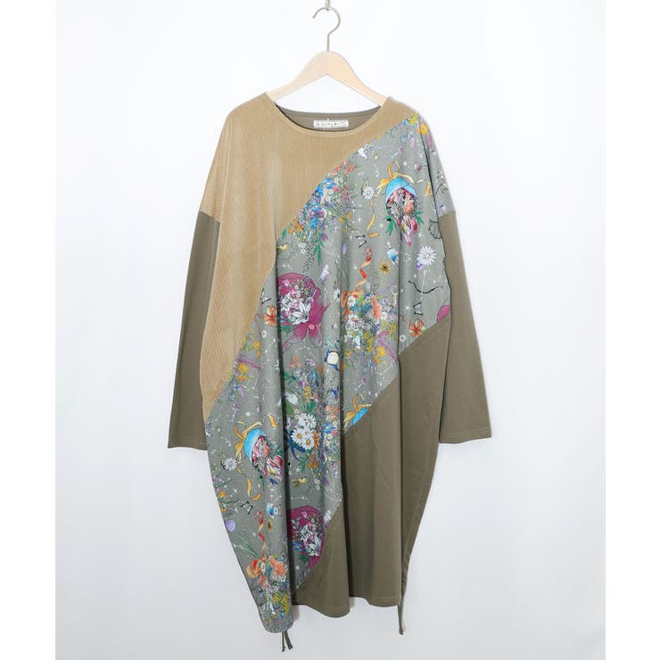 ベージュ | ネコと花の天の川柄 ドロストワンピース | ScoLar