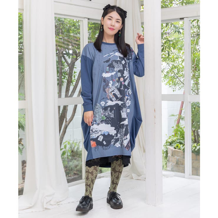 ネイビー | 不思議な街柄タック入りワンピース | ScoLar