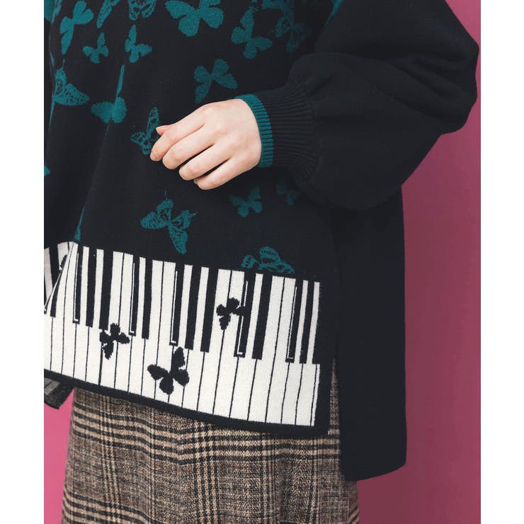 Ｓ　2点 胡蝶とキルアの布服 ピアノ×蝶柄バイカラーニットプルオーバー[品番：SRSW0002233]｜ScoLar