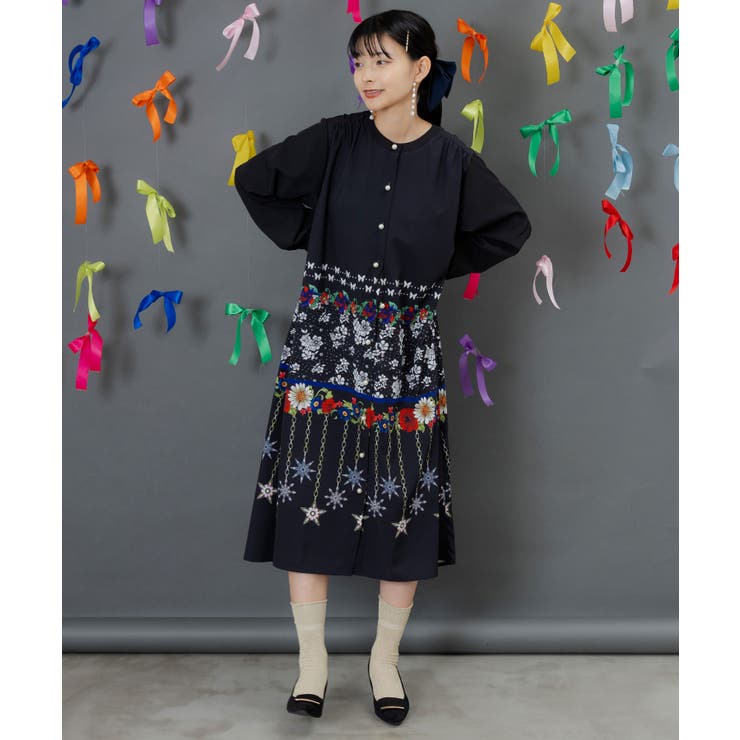 冬のオーナメント×花柄 前開きワンピース | ScoLar | 詳細画像1 