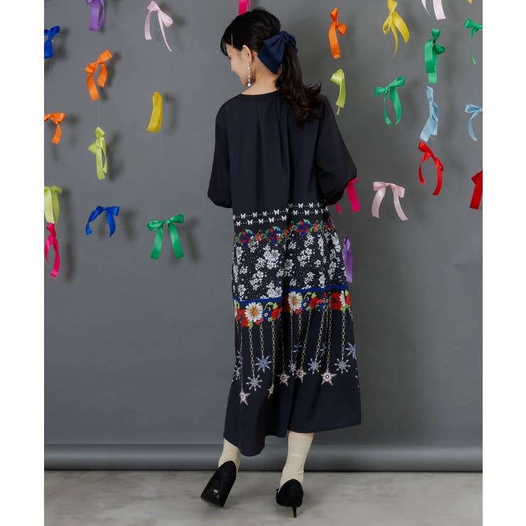 冬のオーナメント×花柄 前開きワンピース | ScoLar | 詳細画像4 