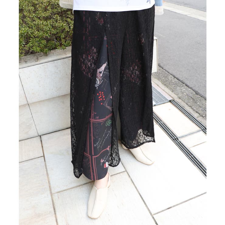 ブラック | スリット入り刺繍レース重ね アンティーク柄パンツ | ScoLar