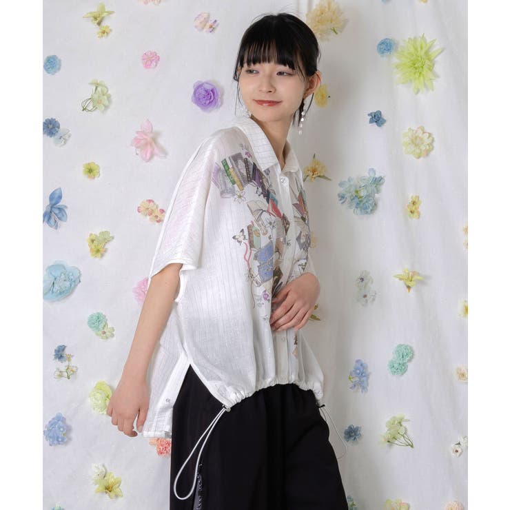 おばあちゃんの思い出本棚柄 ラメストライプシャツ[品番：SRSW0002468