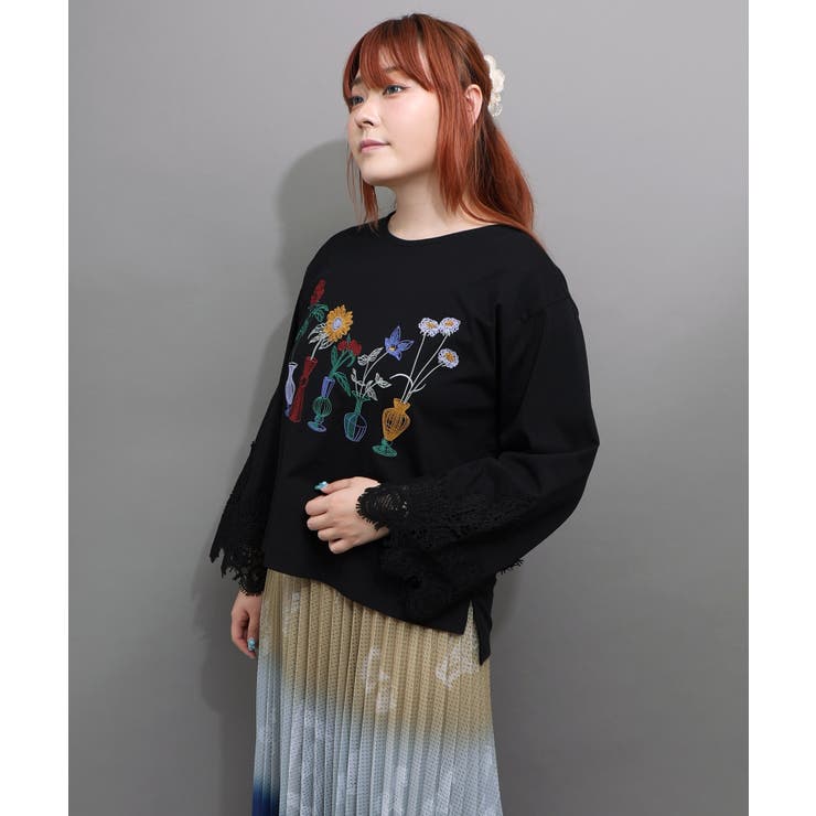 ブラック | 花瓶の花刺繍 袖レース付きプルオーバー | ScoLar