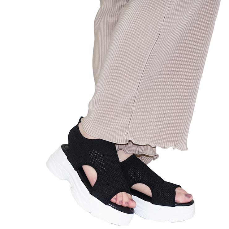 美品　定価2.7万　STACCATO 白 厚底 ローファー　装飾付き 美品 定価2.7万 STACCATO 白 厚底 ローファー 装飾付き STACCATO