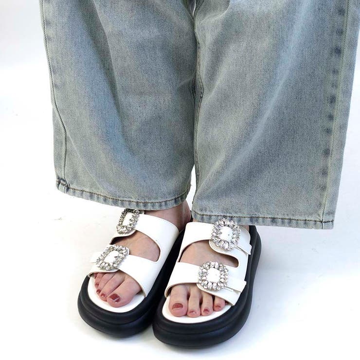 ホワイト | 厚底ダブルベルトビジューバックルサンダル | Scramble