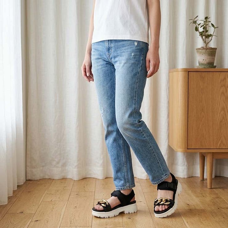 ブラック/ホワイト | 存在感抜群！ゴールドチェーン × ボリューム厚底 スポーツサンダル | Scramble