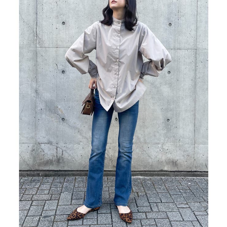 美品✨華やぐバルーンスリーブぺプラムトップスときれいなスリットパンツのセット バルーンスリーブが一枚で決まる。ボリューム袖スタンドカラー