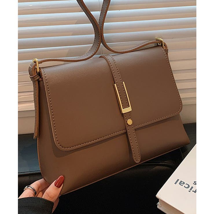 ブラウンレザーショルダーバッグ 24cm お客様SNAP】 お客様にご愛用していただいています ボディバッグの写真