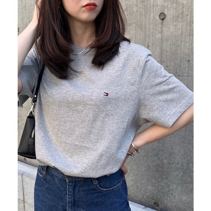 グレー