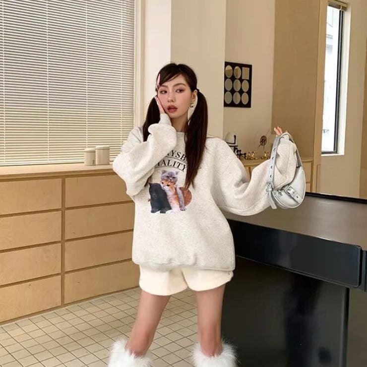 [RADINEO]★ 韓国人気★FLUFFY HEART BEAR SWEAT Designer fashion, Seoul-fully created | W Concept