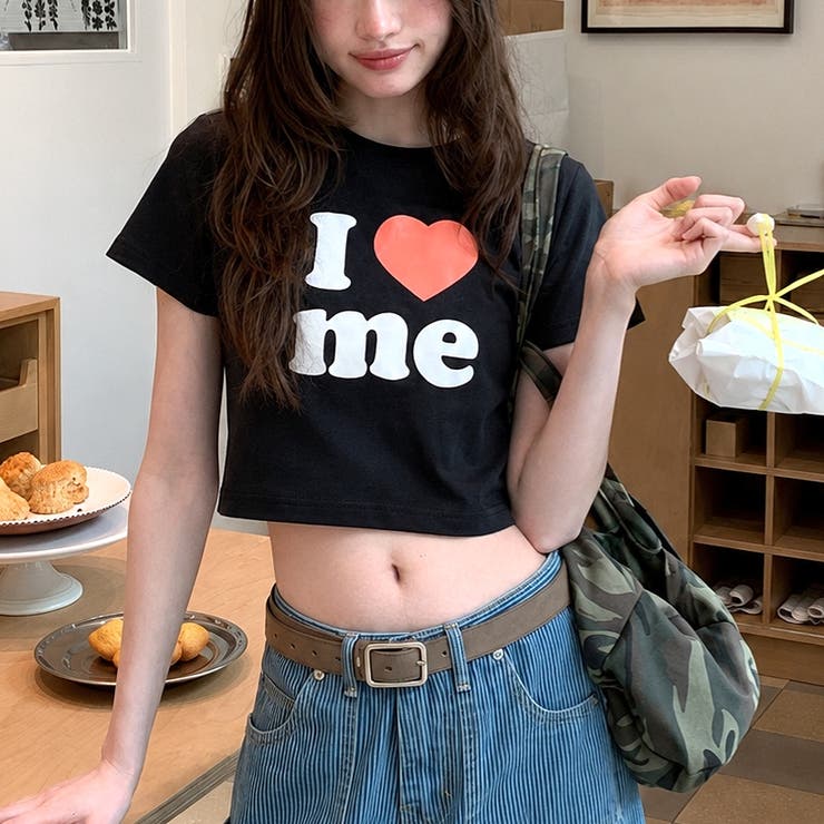 ブラック | I love meロゴプリントコンパクトTシャツ | SHEENA 