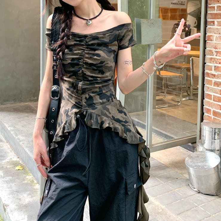 迷彩柄裾フリルギャザートップス[品番：SHNW0012401]｜SHEENA （シーナ