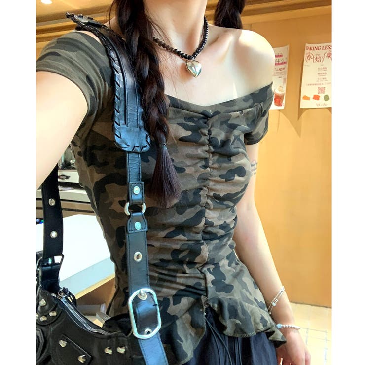 は*な様 oriens ホットフィットフリルタンクトップ　迷彩柄 セール】迷彩柄裾フリルギャザートップス（Tシャツ/カットソー