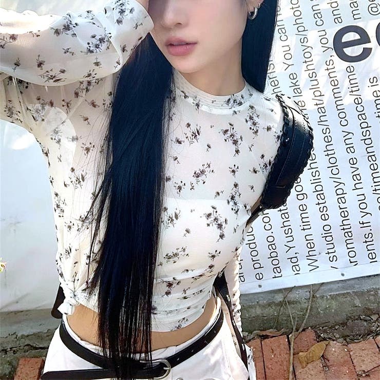 小花柄ストレッチシアートップス[品番：SHNW0012442]｜SHEENA