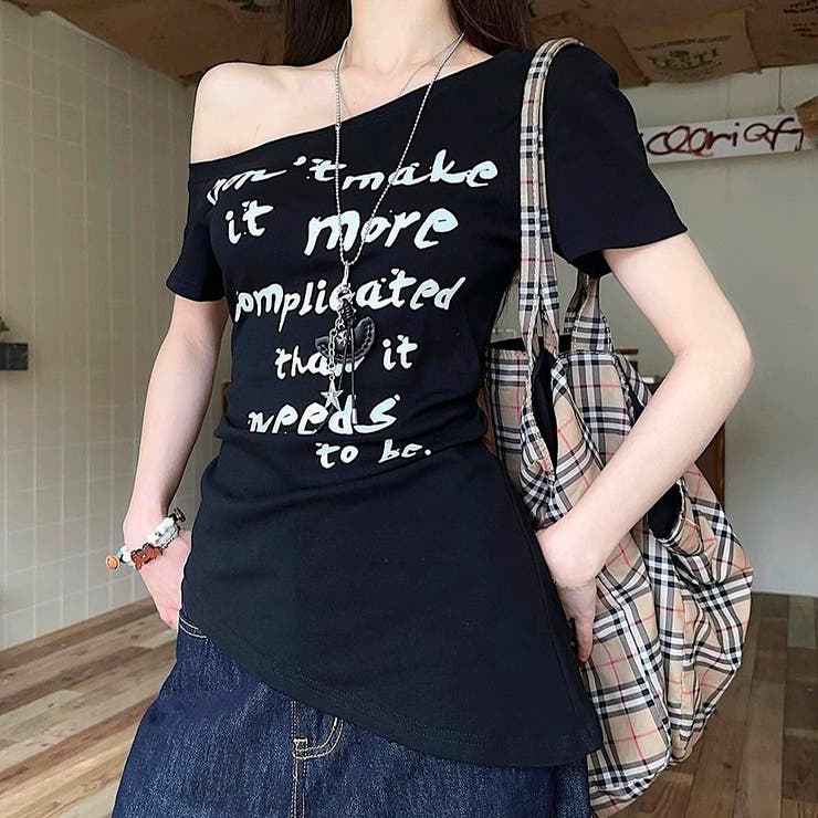 ブラック | サイドシャーリングワンショルロゴプリントTシャツ | SHEENA 