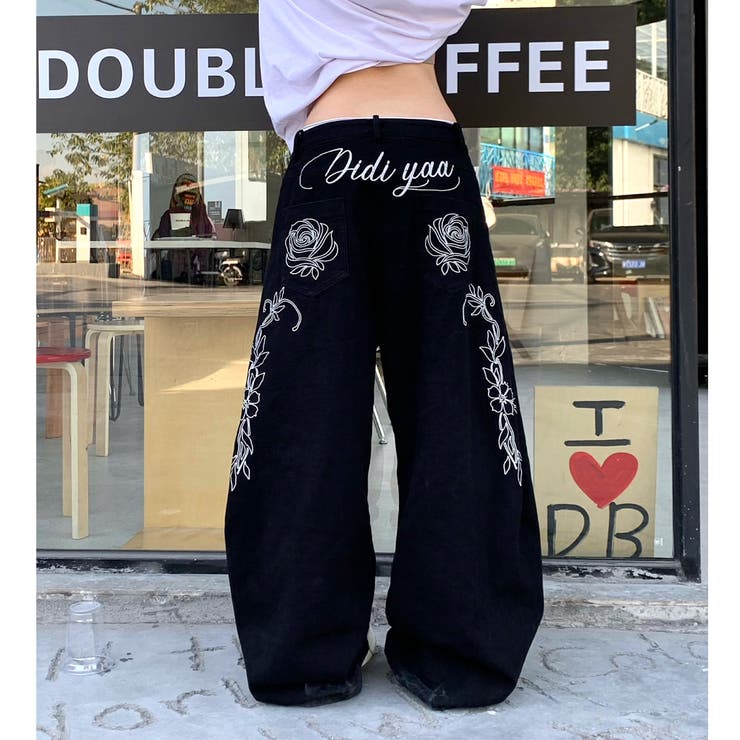 ブラック | バックフラワーロゴ刺繍カーブワイドパンツ | SHEENA 