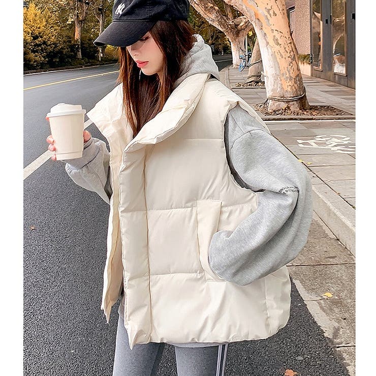 美品✨LEONARD SPORT ロゴプレート 総柄 中綿 ベスト 黒 美品△LEONARD SPORT レオナールスポーツ ロゴプレート 総柄