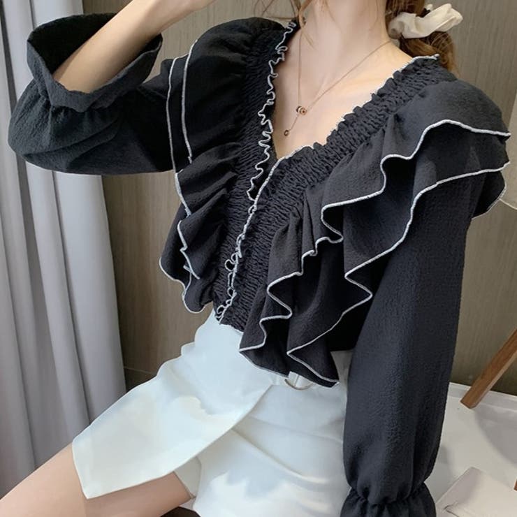 【アウラアイラ】美品　ボリュームフリル トップス　ブラック　ストレッチ素材 VOLUME FRILL TOPS — aulaaila