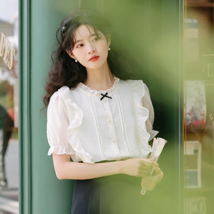 MARBLE 袖フリル半袖シャツ　ブローチリボンタイ　レーヨン100％ 綿100％リップル小紋プリント半袖シャツ/ポロ ビーシーエス