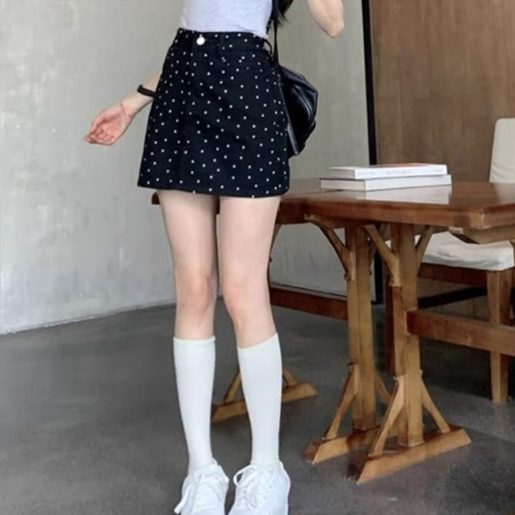 AKIKO AOKI 花柄ミニスカート 黒 AKIKO AOKI 花柄ミニスカート 黒