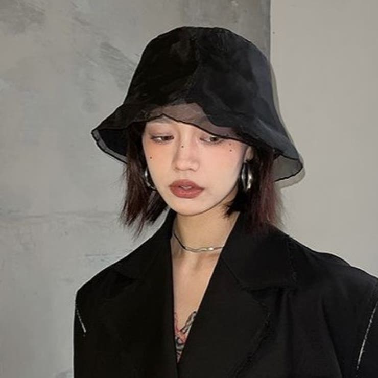 レース付き黒バケットハット